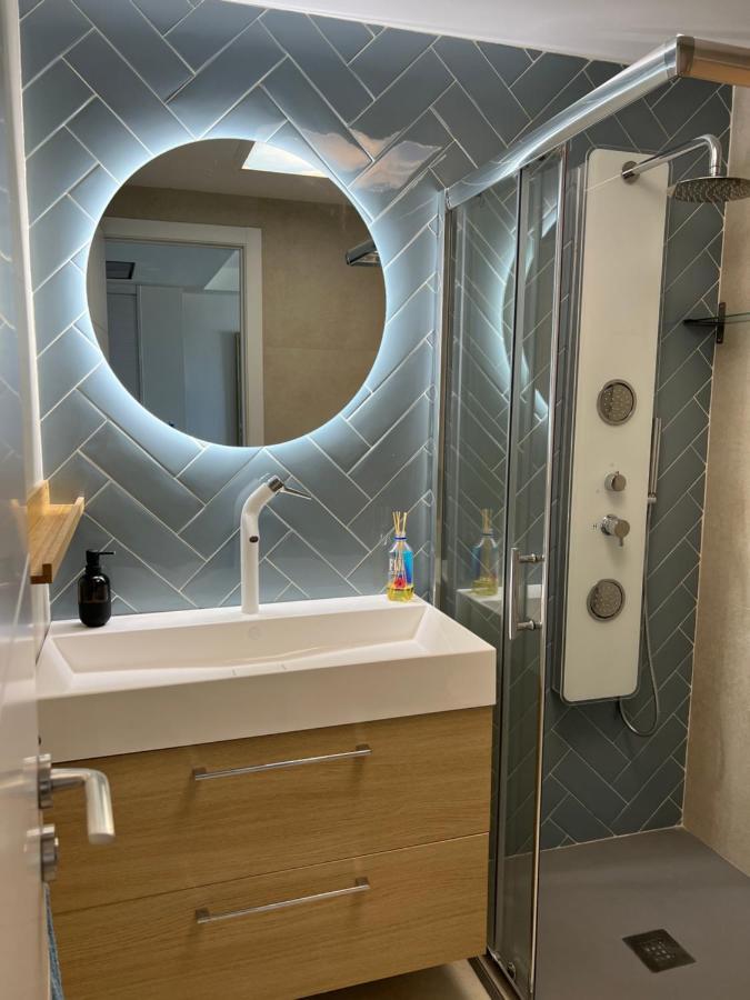 2 Bedroom Apartment With Breathtaking View Of The Sea - Sunset 아데제 외부 사진