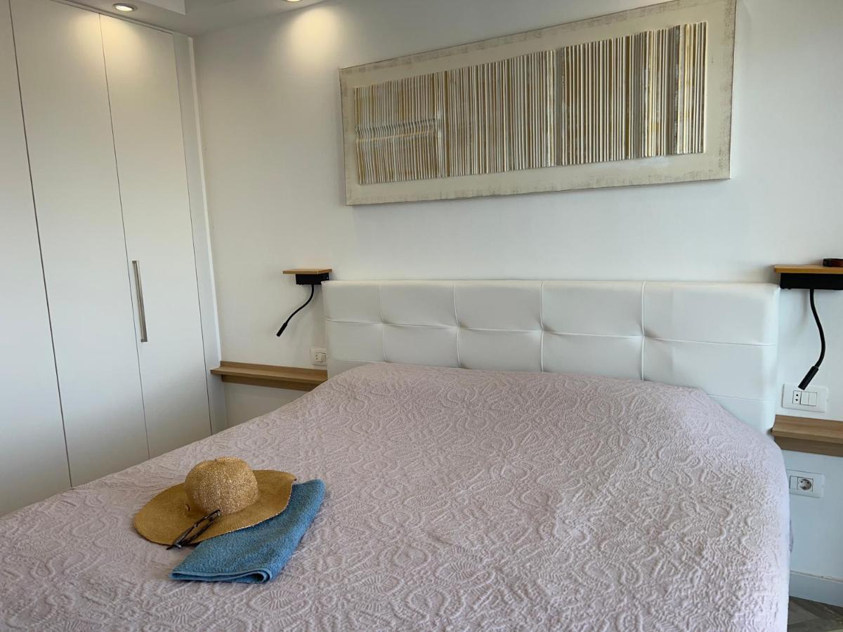 2 Bedroom Apartment With Breathtaking View Of The Sea - Sunset 아데제 외부 사진