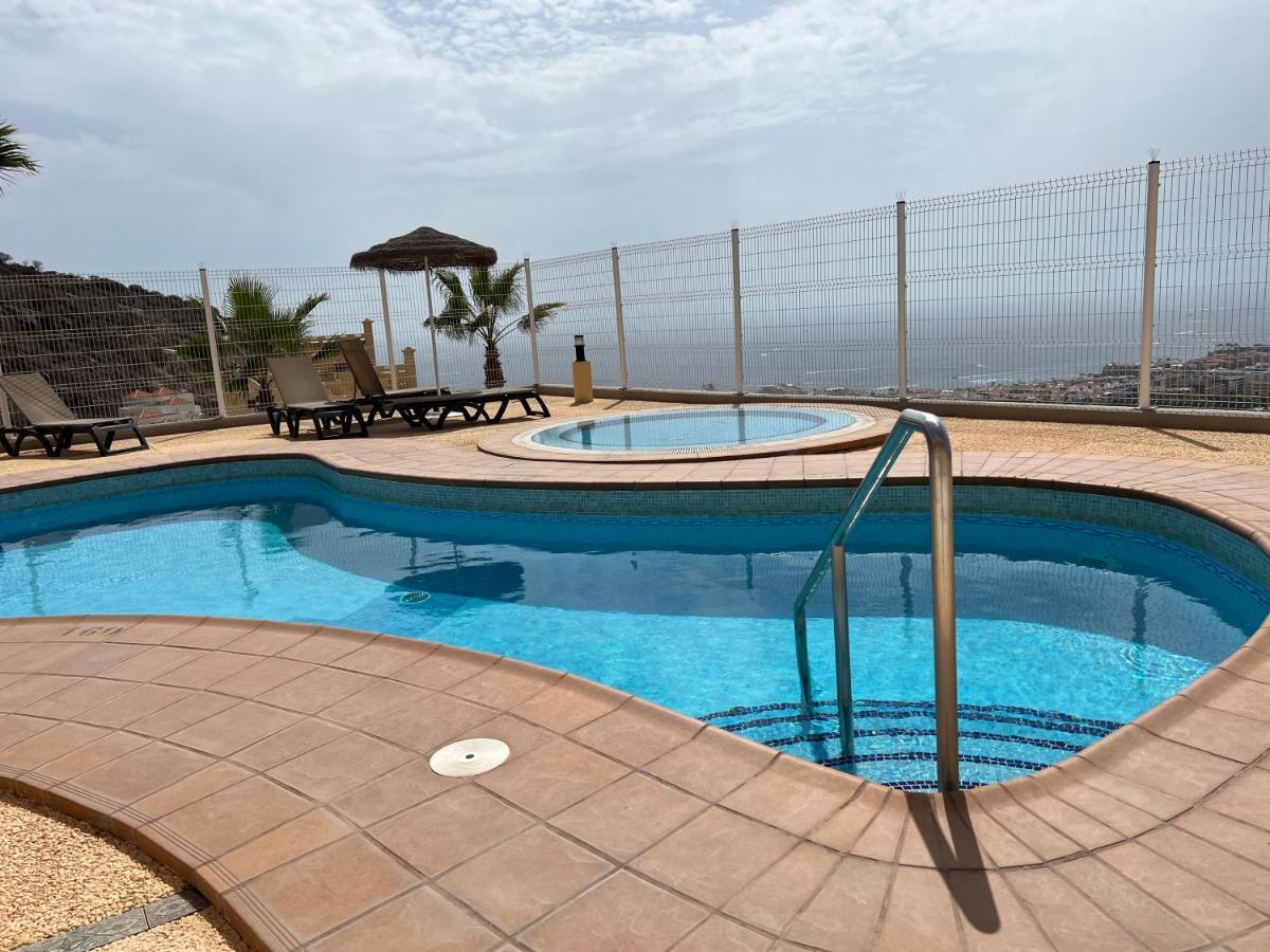 2 Bedroom Apartment With Breathtaking View Of The Sea - Sunset 아데제 외부 사진