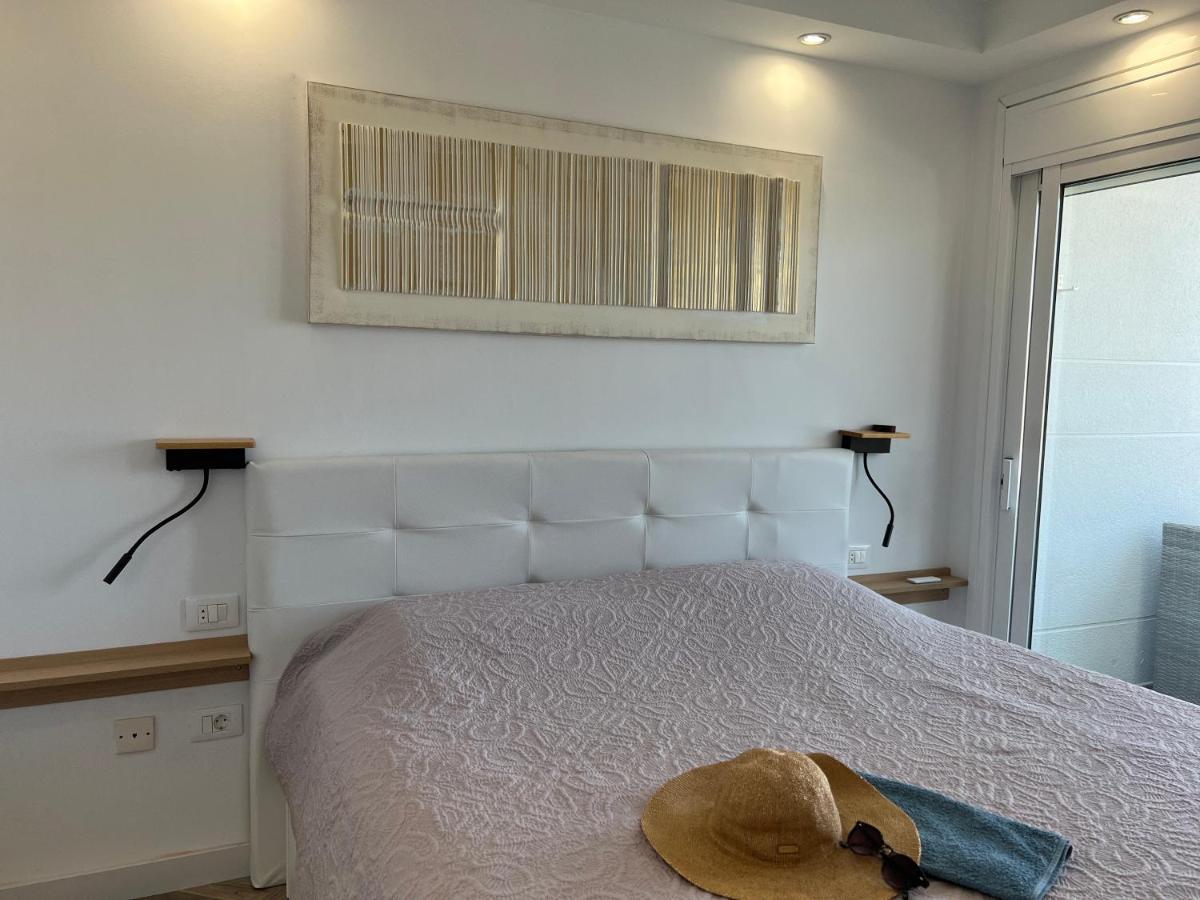 2 Bedroom Apartment With Breathtaking View Of The Sea - Sunset 아데제 외부 사진