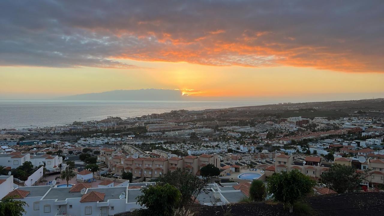 2 Bedroom Apartment With Breathtaking View Of The Sea - Sunset 아데제 외부 사진